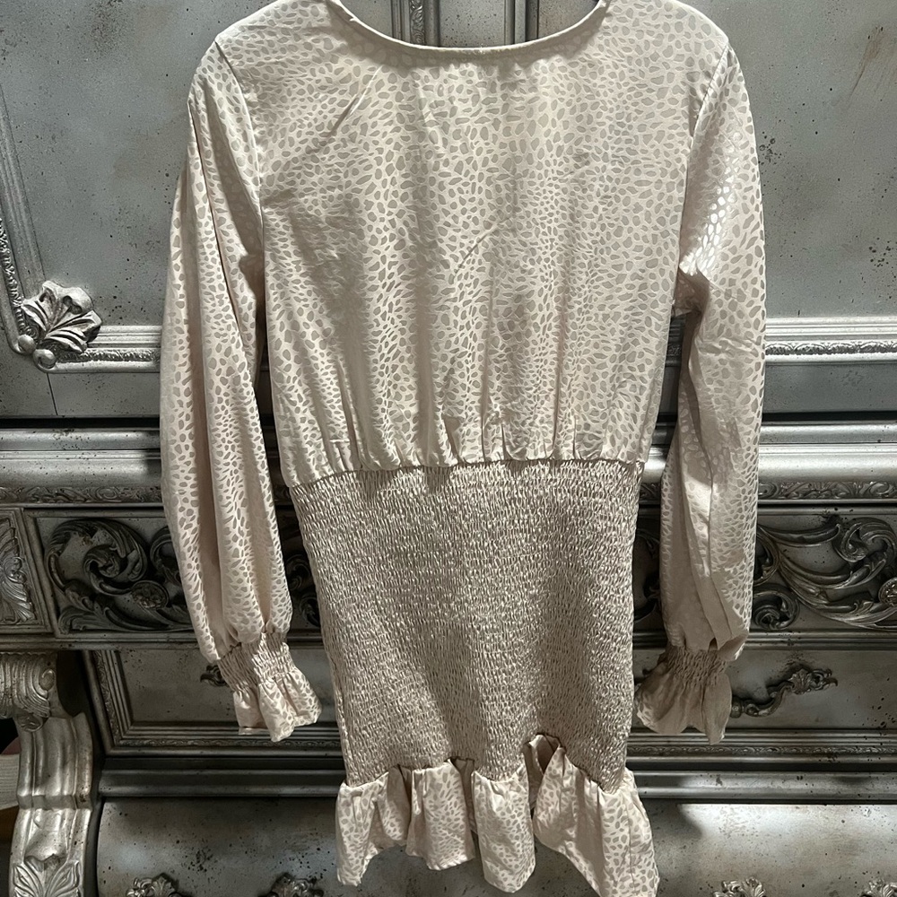 She & Sky Cream Animal Print Smocked Satin Dress Long Sleeve Women's Size Small